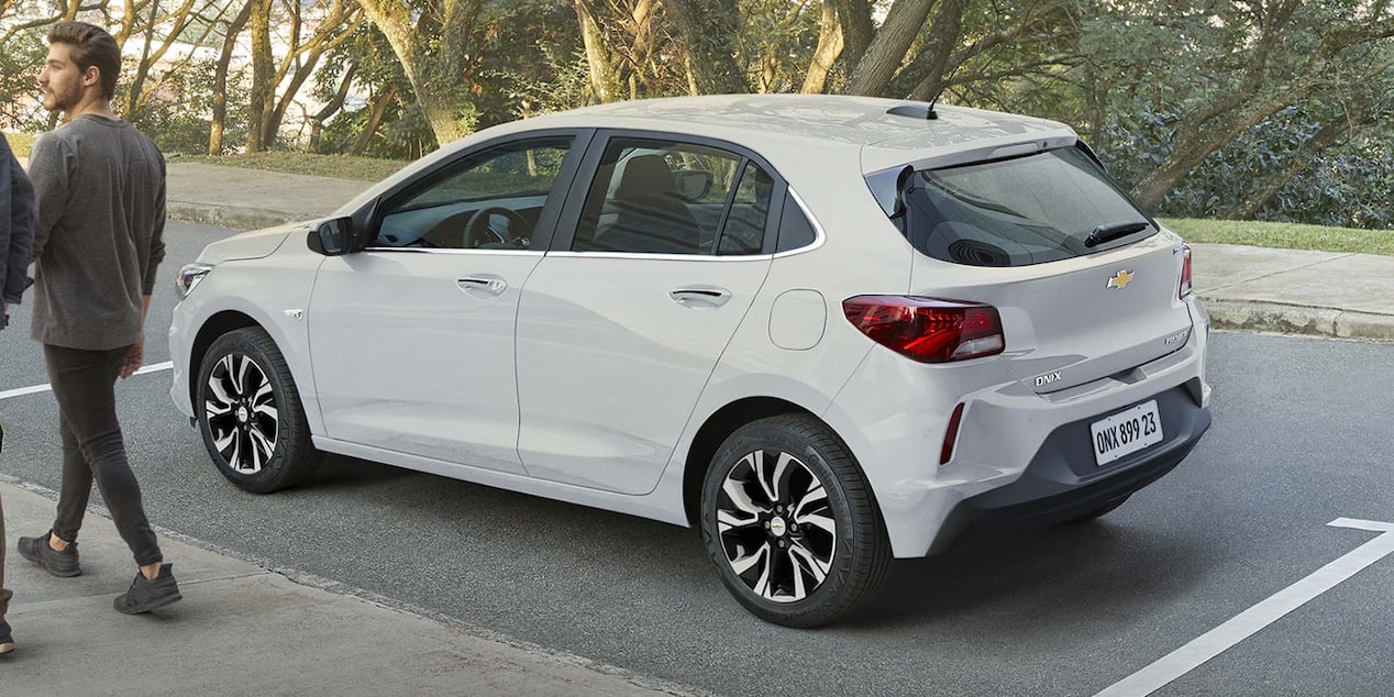 Chevrolet Onix 2023 mais barato tem seis airbags e até bluetooth de