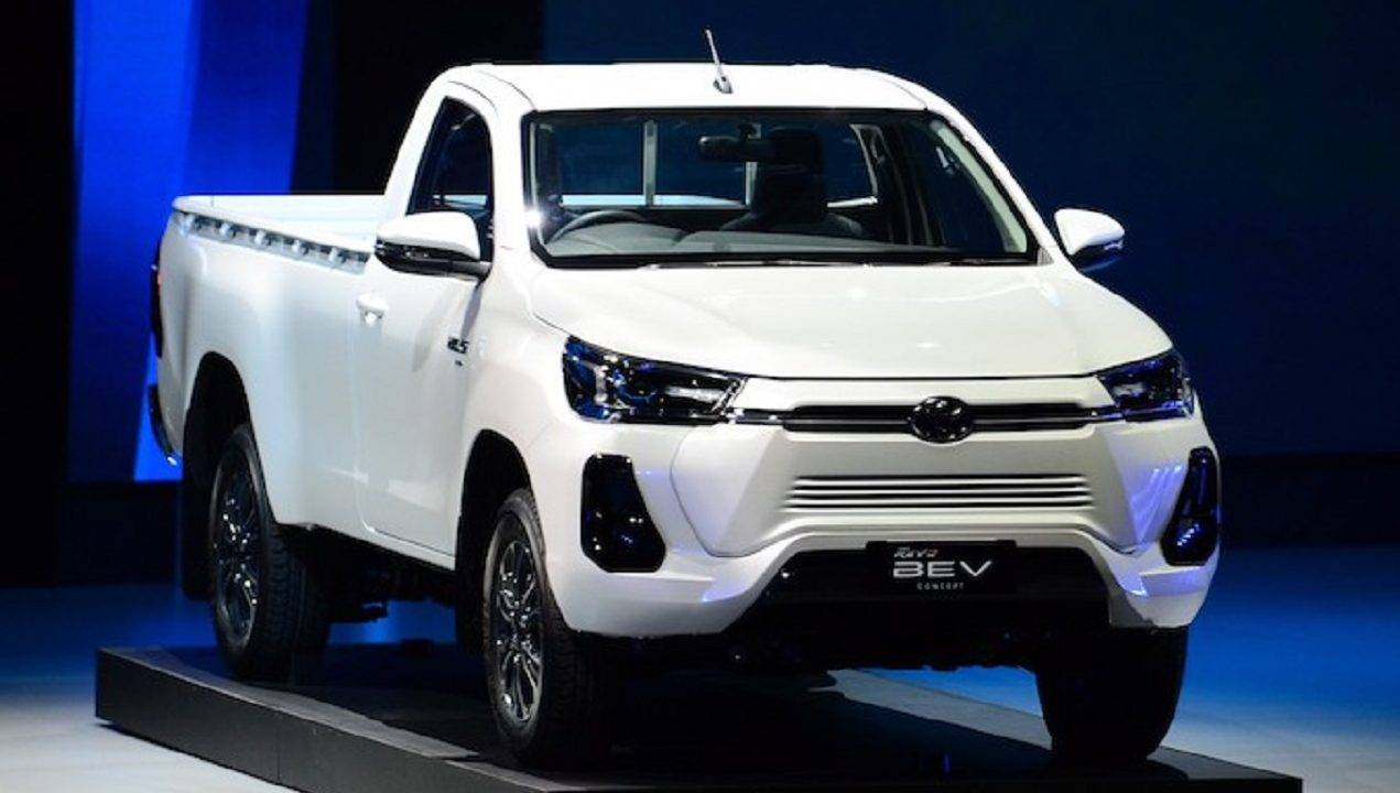 Toyota Hilux elétrica é pensada para o trabalho pesado e estreia em