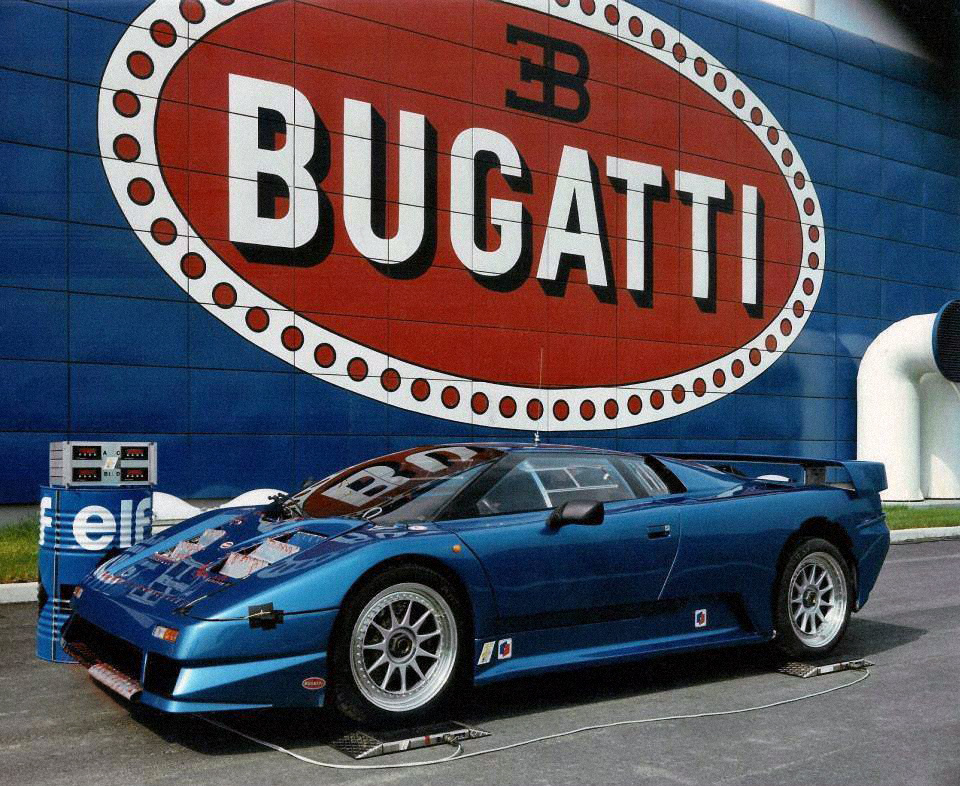 O icônico Bugatti EB110