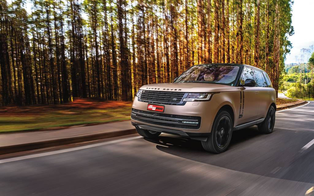 Range Rover Novo Range Rover une motor diesel híbrido com conforto de primeira classe