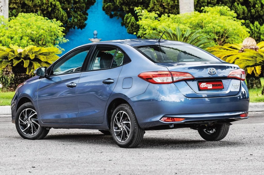 Toyota reduz preços e Yaris é o novo sedã automático mais barato do Brasil