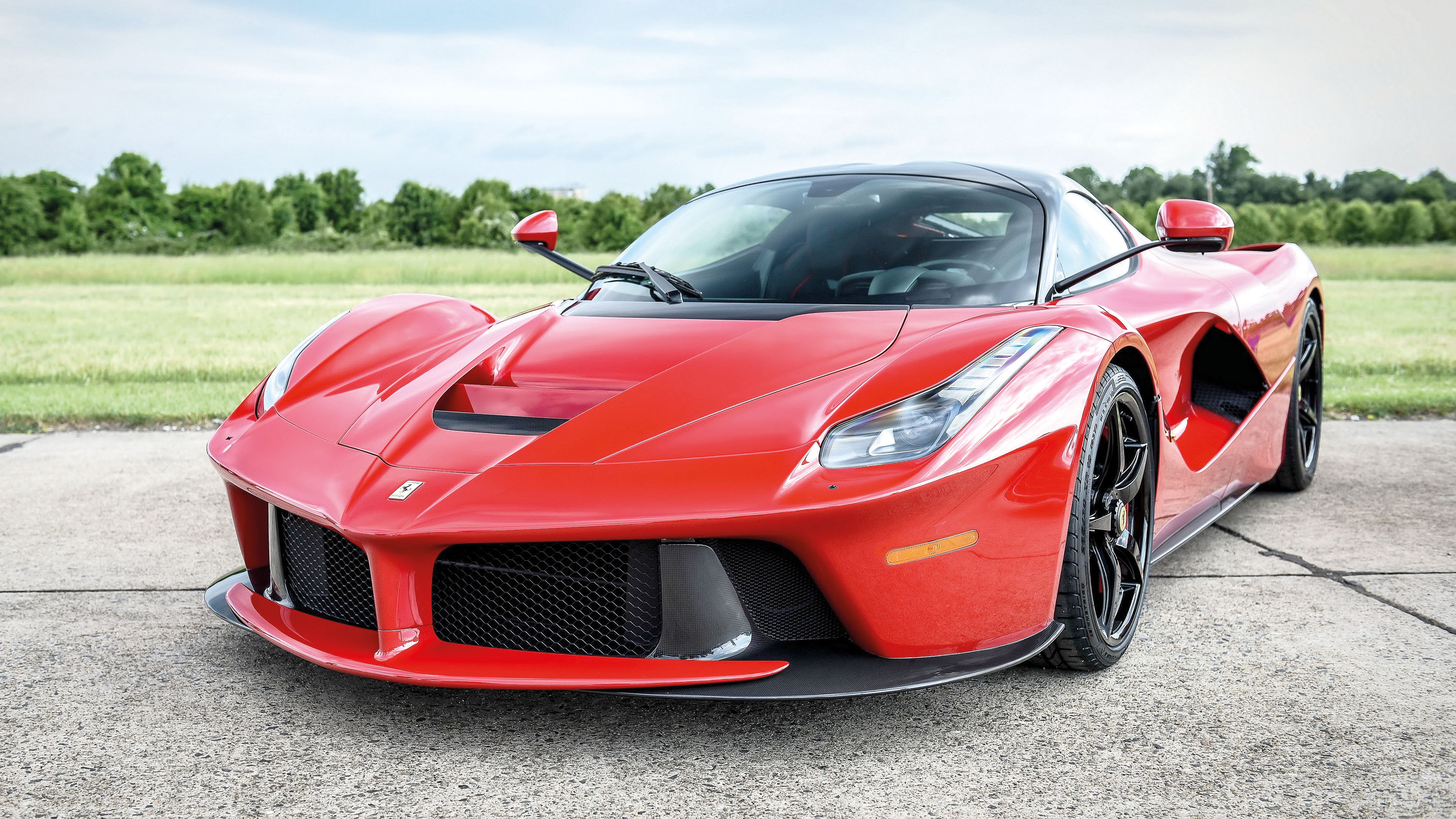 IPVA mais caro do Brasil custa R$ 1 milhão; veja o carro mais caro de cada estado