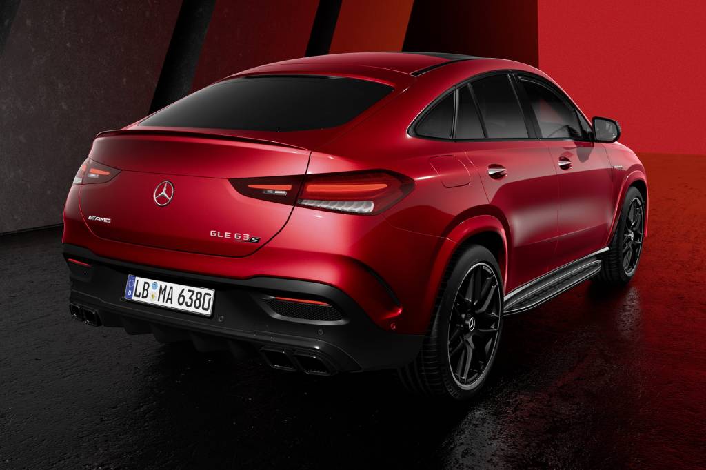 Mercedes-AMG GLE 63 S Coupé | 2023 | Kraftstoffverbrauch kombiniert 12,7–12,3 l/100 km, CO2-Emissionen kombiniert 287‑280 g/km | hyacinth rot // Mercedes-AMG GLE 63 S Coupé | 2023 | combined fuel consumption 12.7–12.3 l/100 km, combined CO2 emissions 287‑280 g/km | hyacinth red