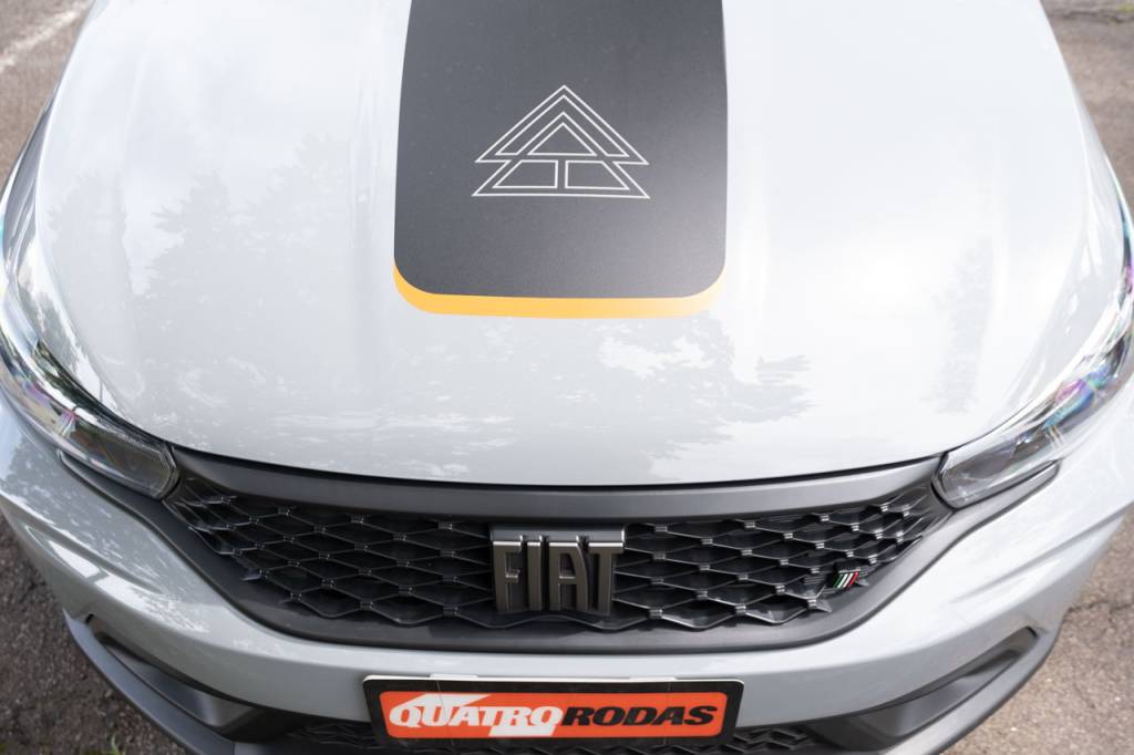 Fiat Argo Trekking CVT 2023 testado por QUATRO RODAS (15) Adesivos com desenhos abstratos são vendidos como um diferencial da versão Trekking