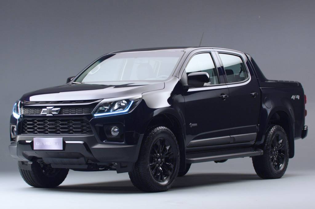 Sem Fiat para atrapalhar, Chevrolet mostra a S10 Midnight no BBB