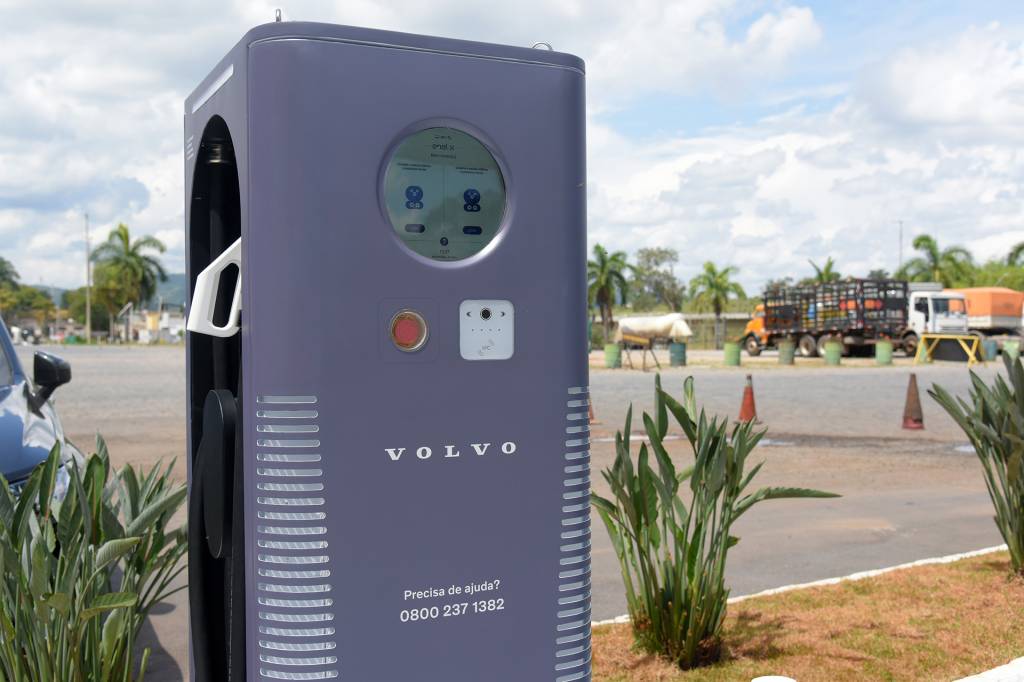 Desde o final do ano passado, eletropostos da Volvo permitem a qualquer elétrico ser carregado entre BH e São Paulo