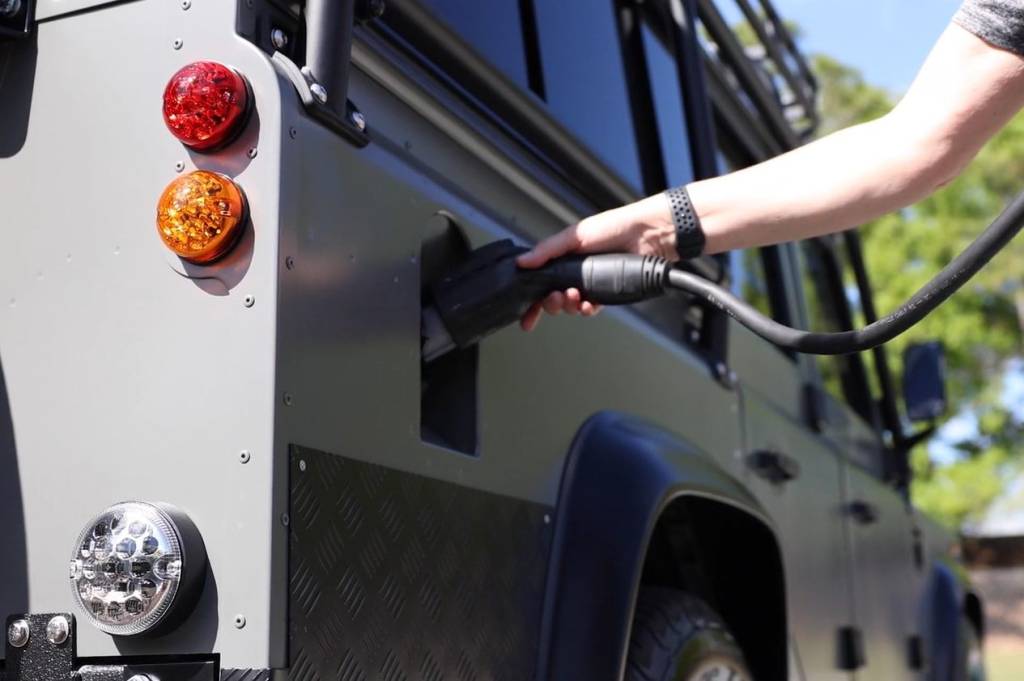 Land Rover Defender com motor de Tesla