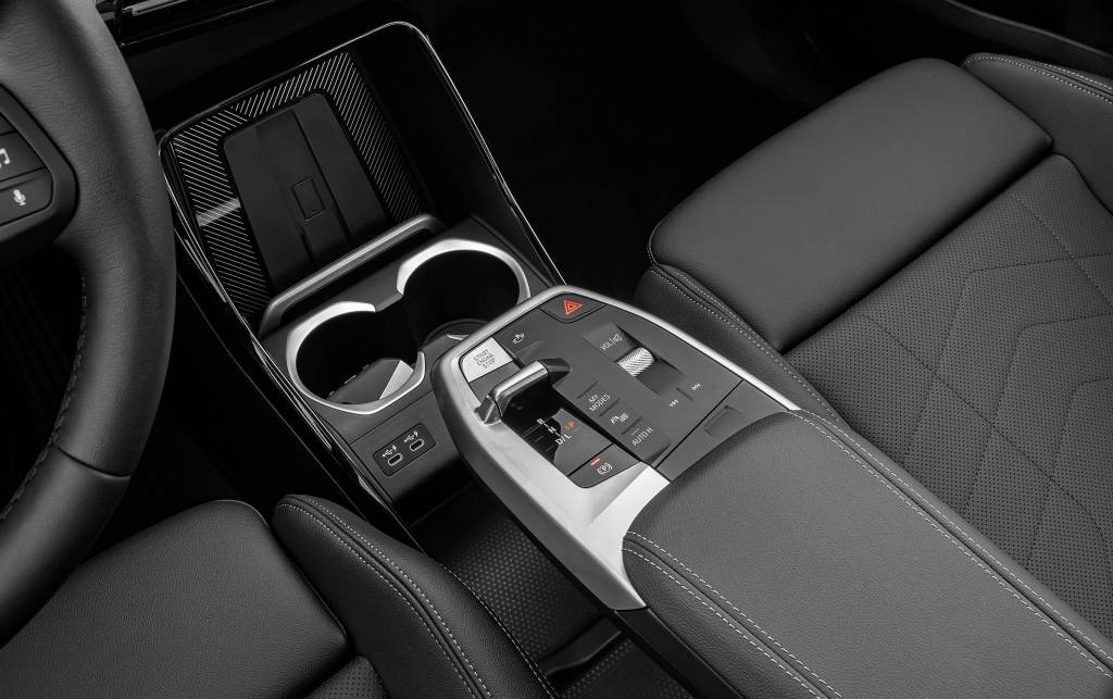 P90495227_highRes_bmw-x1-02-2023 console bmw x1