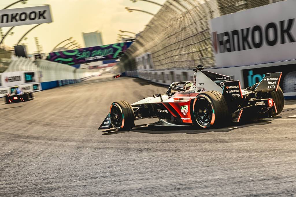 Amplas retas do circuito paulista permite velocidade altíssima até para carros de Fórmula 1
