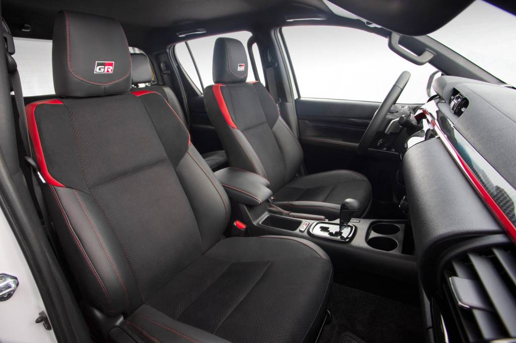 toyota hilux gr-sport 2023 (12) toyota hilux gr-sport 2023