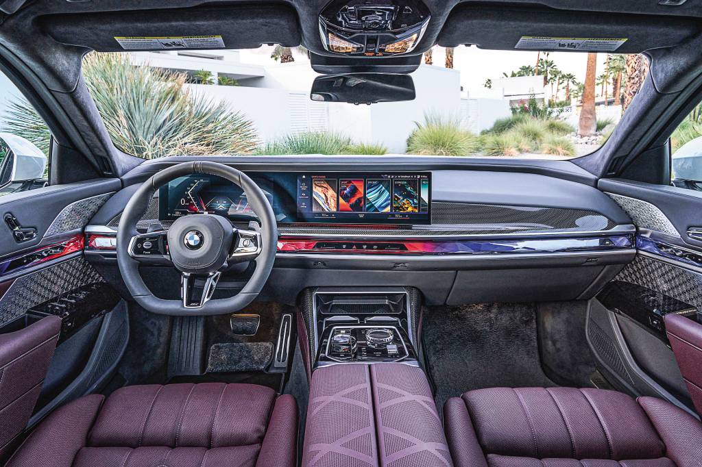 BMW 760i xDrive Mineral White Interior_009 dBMW 760i xDrive