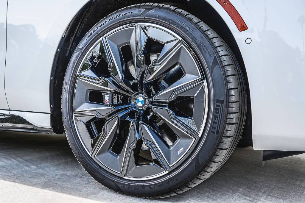 BMW 760i xDrive Mineral White_078 BMW 760i xDrive Mineral White_078