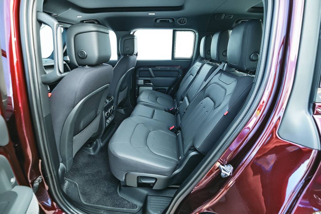 _FLP6771 Land Rover Defender 130