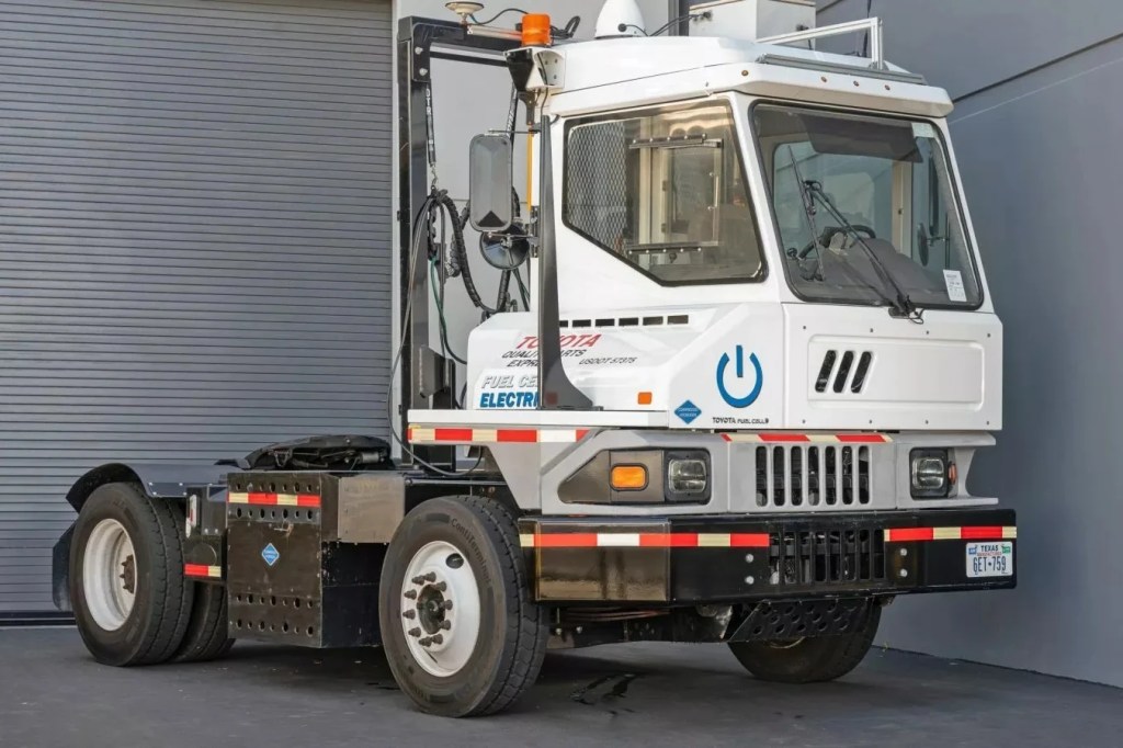 Uno da Toyota é caminhão a hidrogênio que leva até 54 toneladas