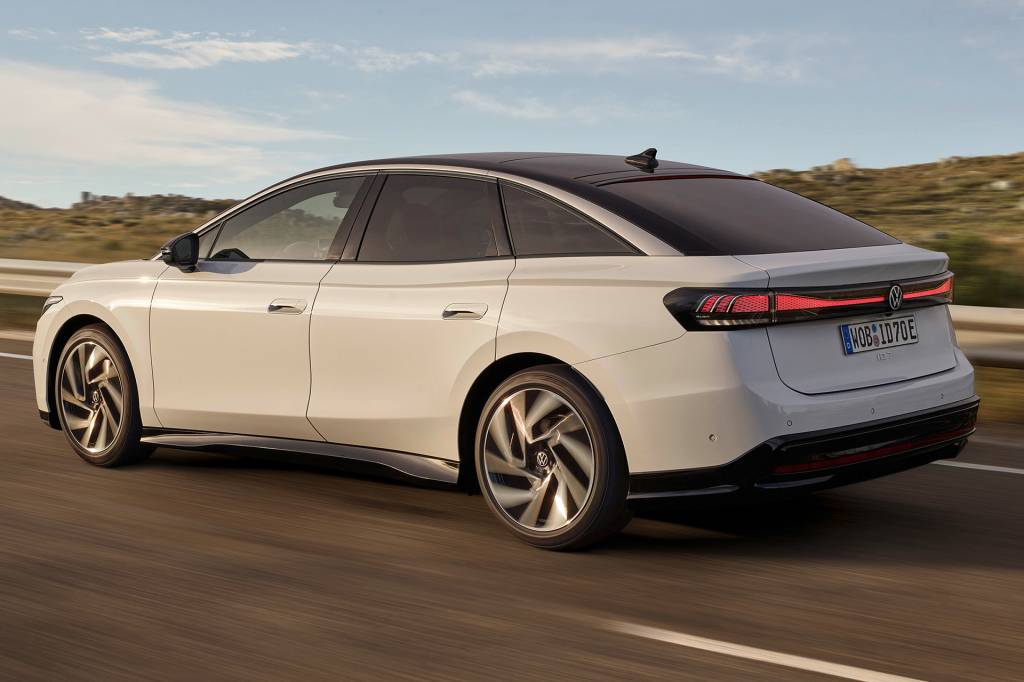 Volkswagen ID7 (5) São 4,96 m de comprimento; 6 cm a mais do que um Honda Accord, por exemplo