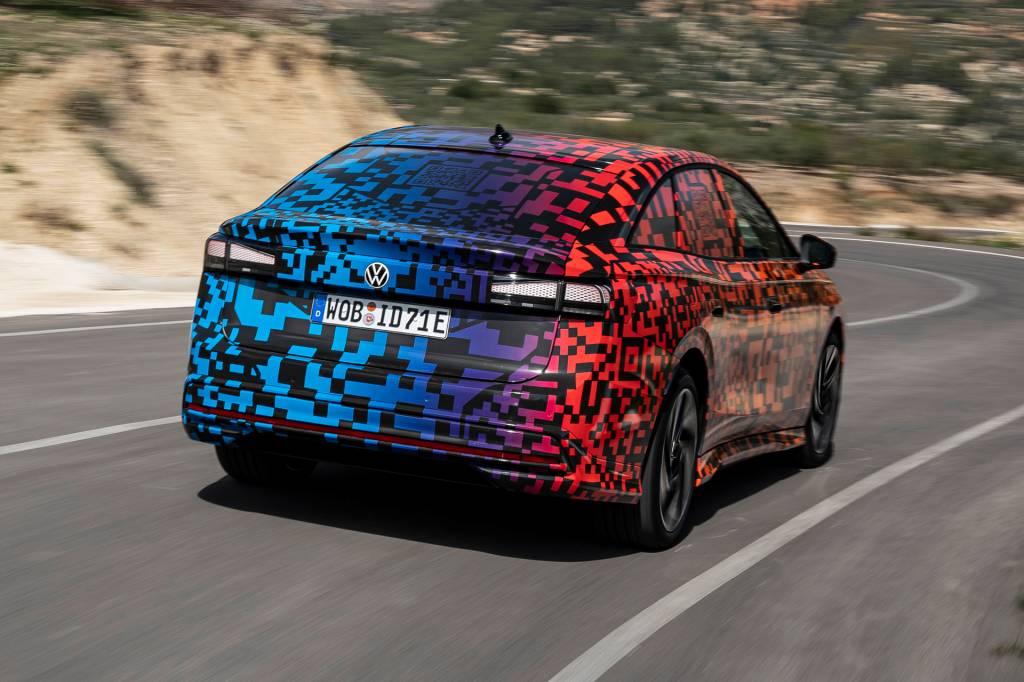 Volkswagen ID7 dirigido por QUATRO RODAS (24) Suspensão tem 15 níveis diferentes de ajuste