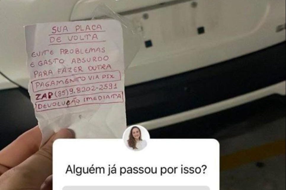 Post de Cintia Braga no Instagram, que mostra bilhete de resgate por suas placas