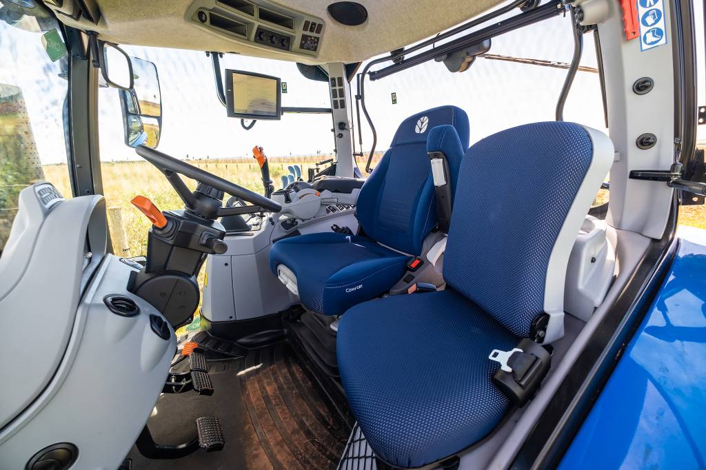 New Holland T6
