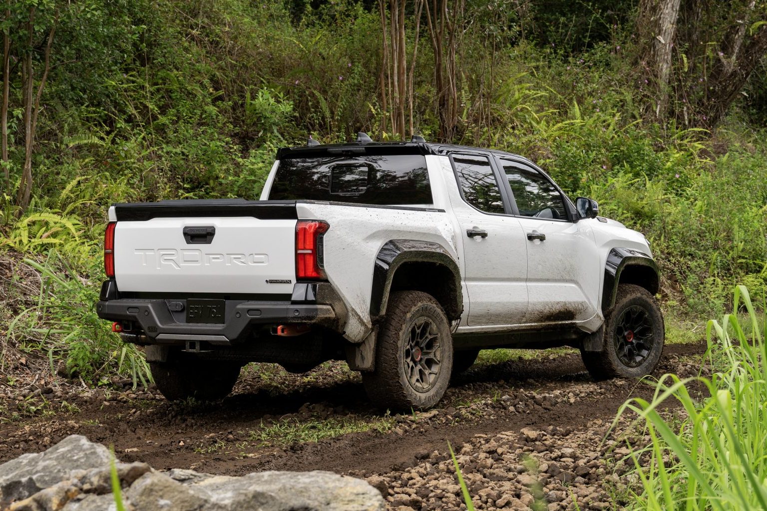 Novo Sequoia, SUV mais caro da Toyota nos EUA, estreia 3ª geração - AUTOO