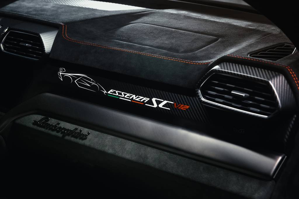 Lamborghini Urus Essenza SCV12 Special Edition