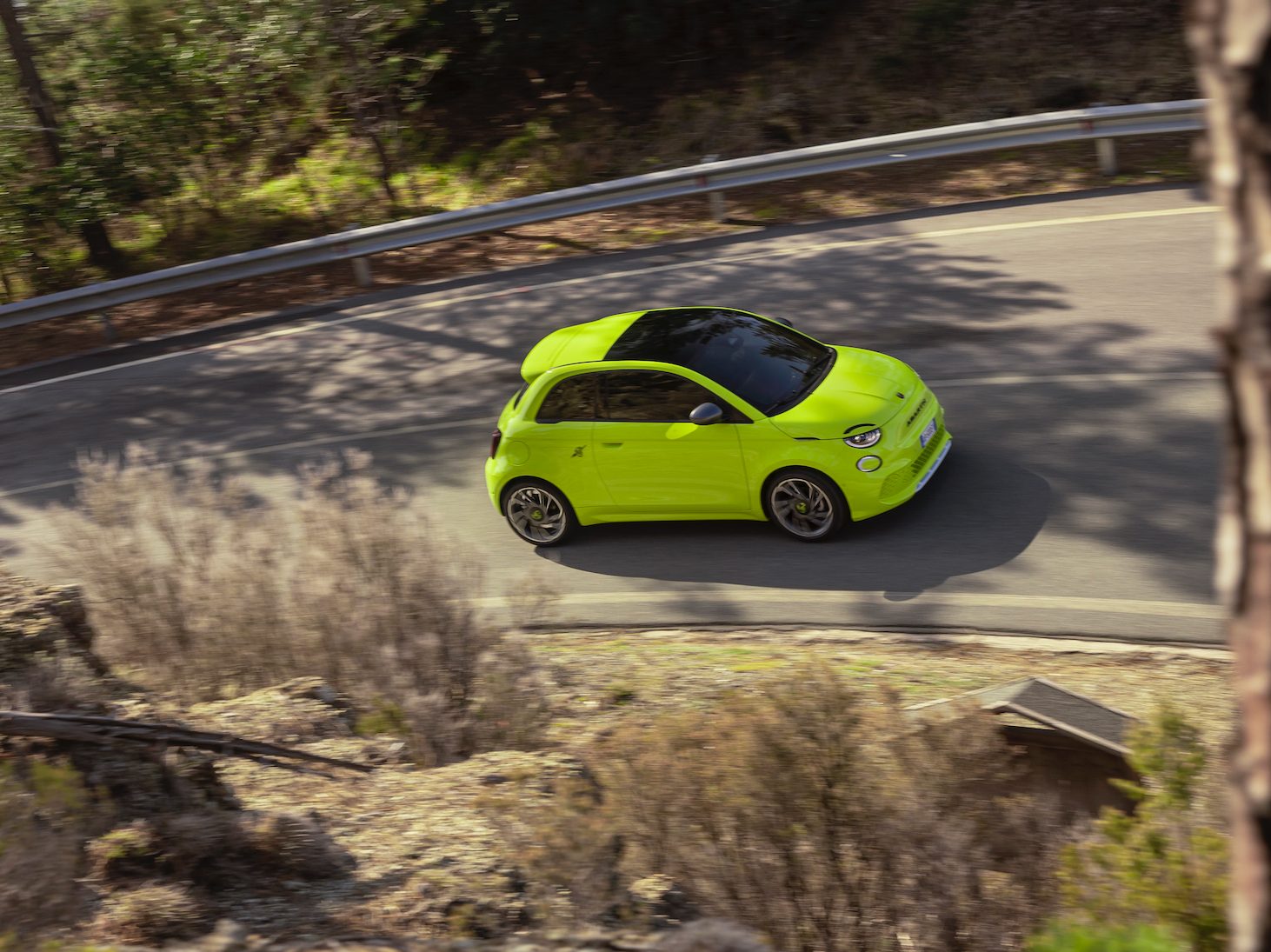 Guia do Automóvel  A Abarth torna-se elétrica mas com o mesmo som