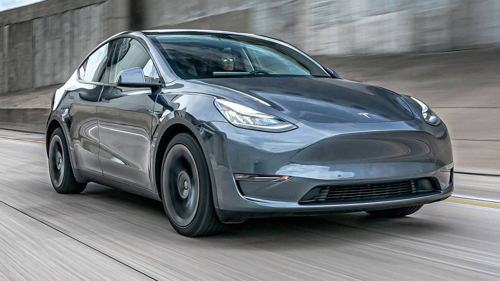 Tesla Model Y pode superar a rara marca de um milhão de unidades vendidas em um ano, ao fim de 2023