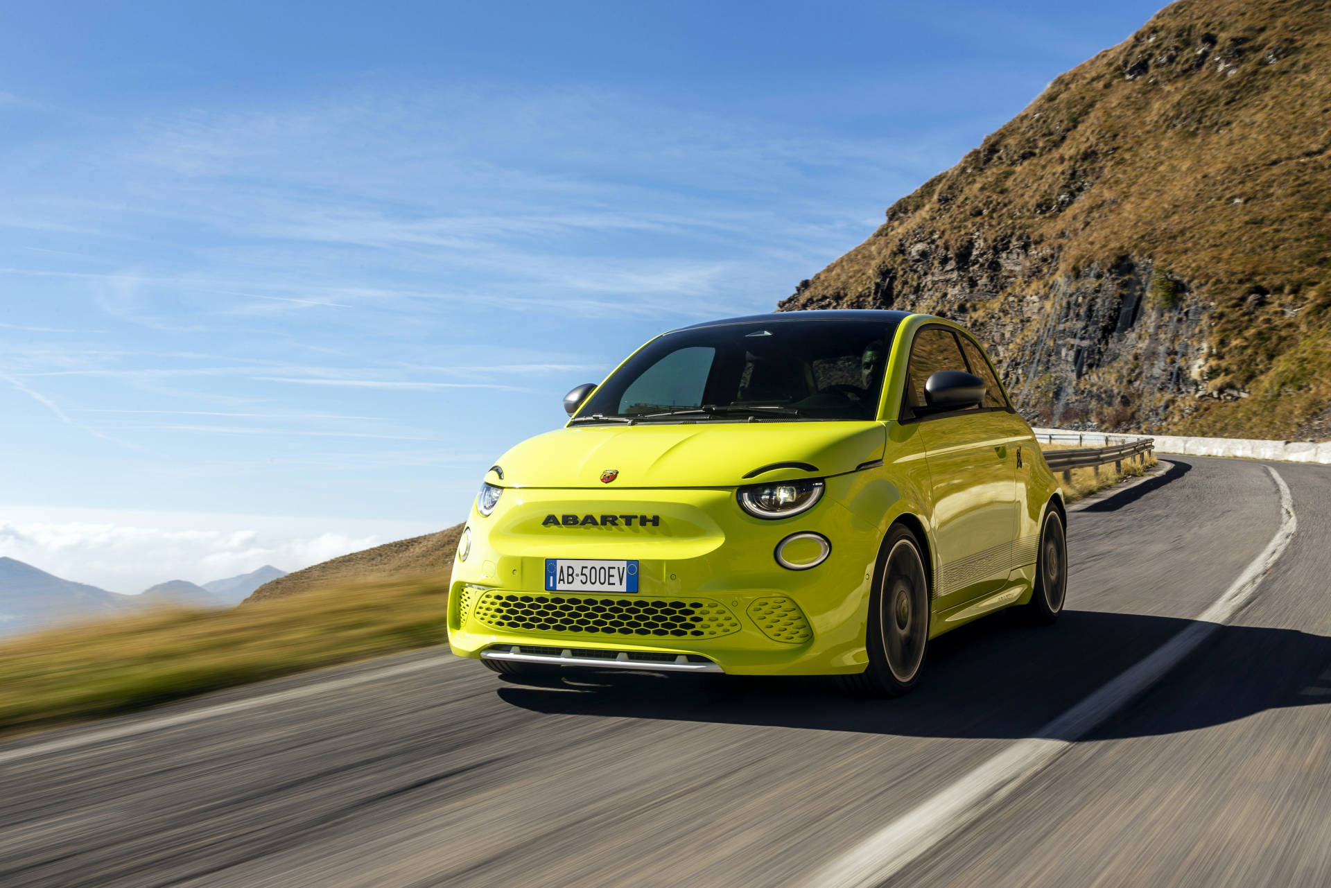 Guia do Automóvel  A Abarth torna-se elétrica mas com o mesmo som