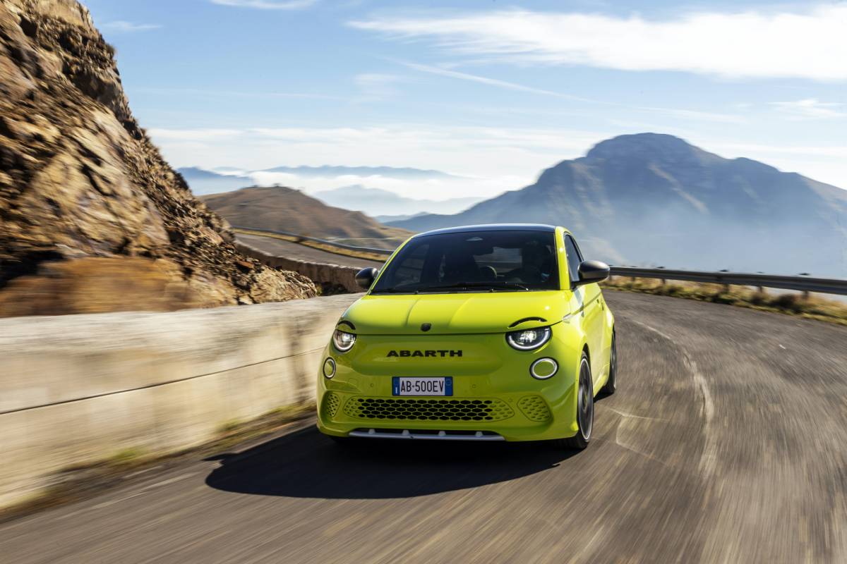 Guia do Automóvel  A Abarth torna-se elétrica mas com o mesmo som