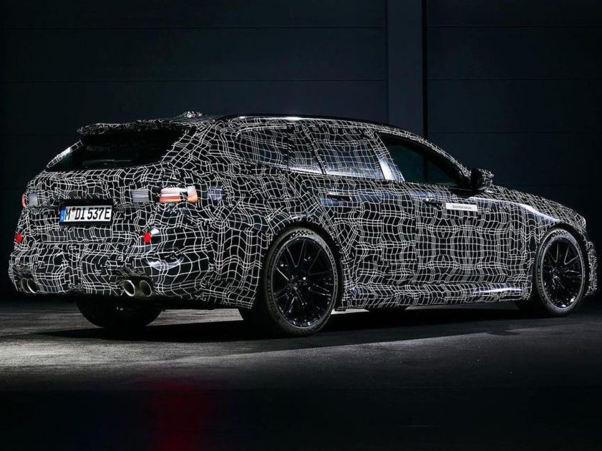 BMW Serie 5 estreia novo visual e traz versão elétrica esportiva de 601 cv