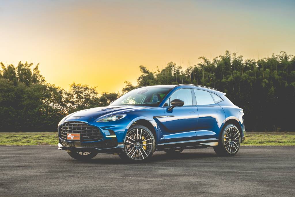 Aston Martin DBX707 2024