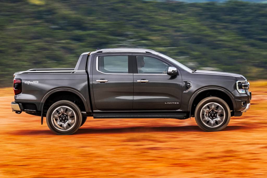 Nova Ford Ranger testada por QUATRO RODAS