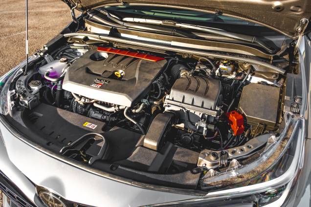Motor 1.6 turbo é três cilindros e tem injeção direta e indireta Motor 1.6 turbo é três cilindros e tem injeção direta e indireta
