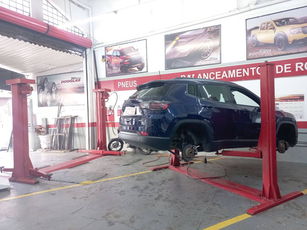 Jeep Compass ganha, enfim, pneus novos e passa a rodar como carro novo