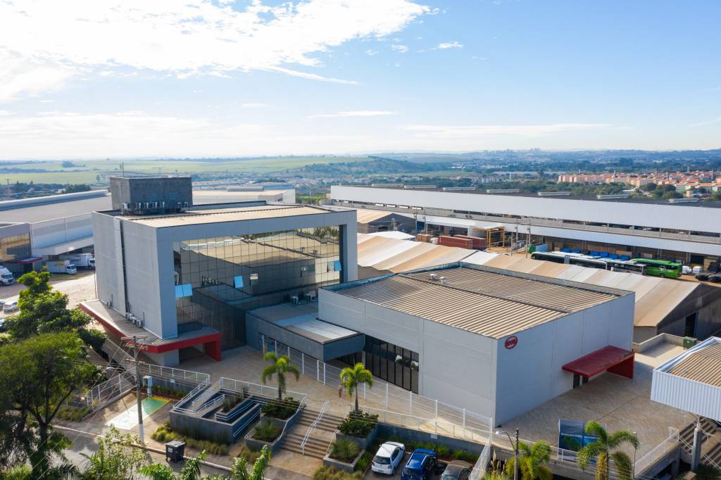 BYD tem fábricas em Campinas (SP) e Manaus (AM) destinadas à montagem de ônibus elétricos, módulos fotovoltaicos e baterias de fosfato de ferro-lítio