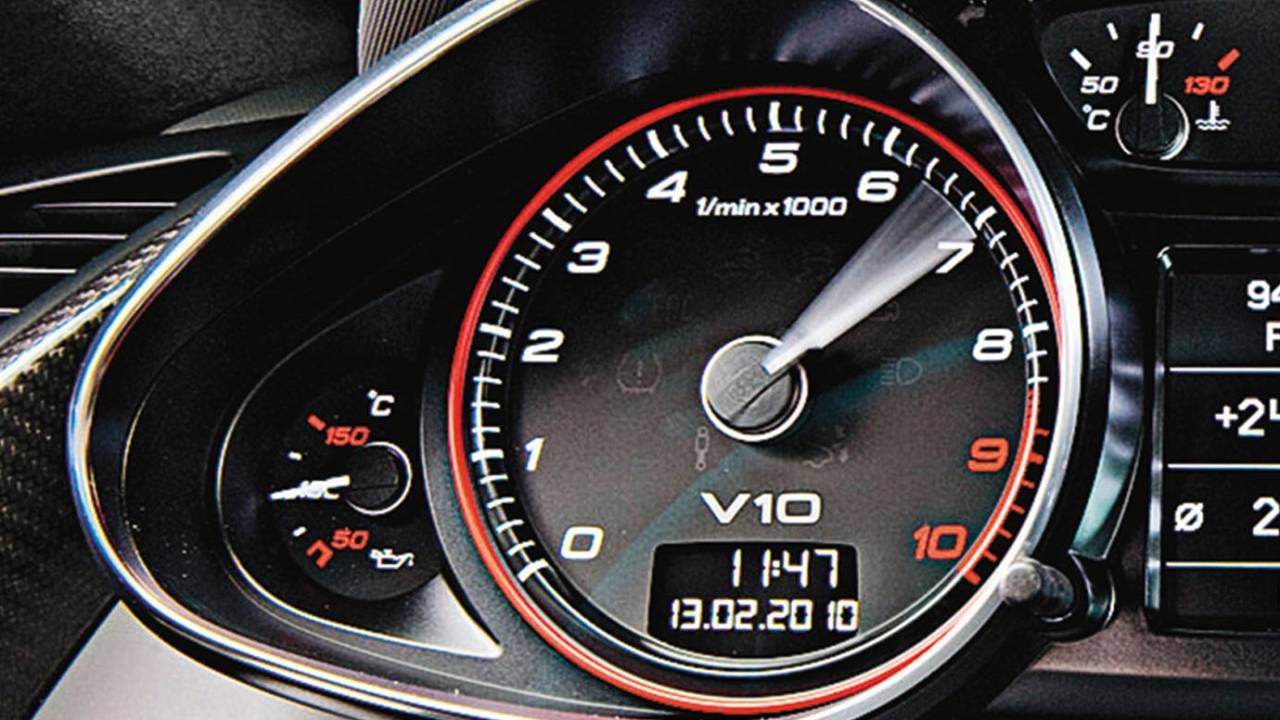 Mostradores do R8 5.2 V10 modelo 2010 da Audi, testado pela revista Quatro Rodas