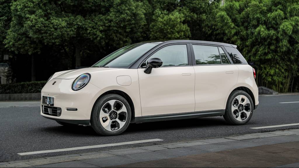 JAC E-JS3 está confirmado para 2025 e poderá recarregar em qualquer lugar