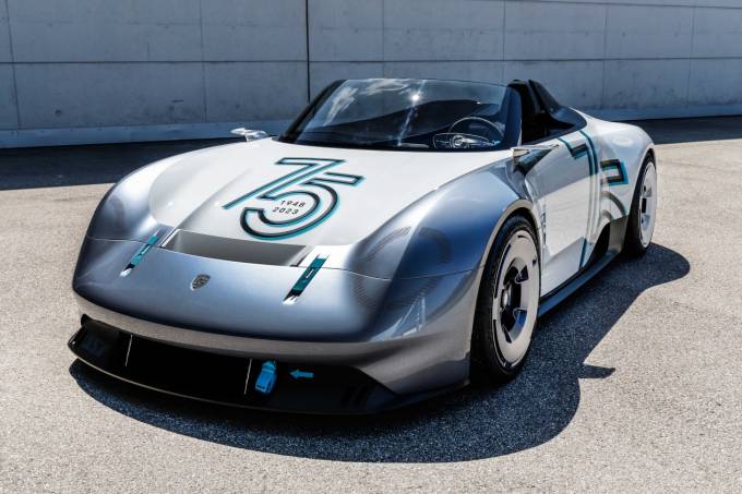 Porsche mostra elétrico de 1.088 cv inspirado em seu primeiro carro