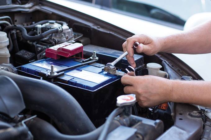 É possível trocar a bateria do carro por uma de corrente maior ou menor?