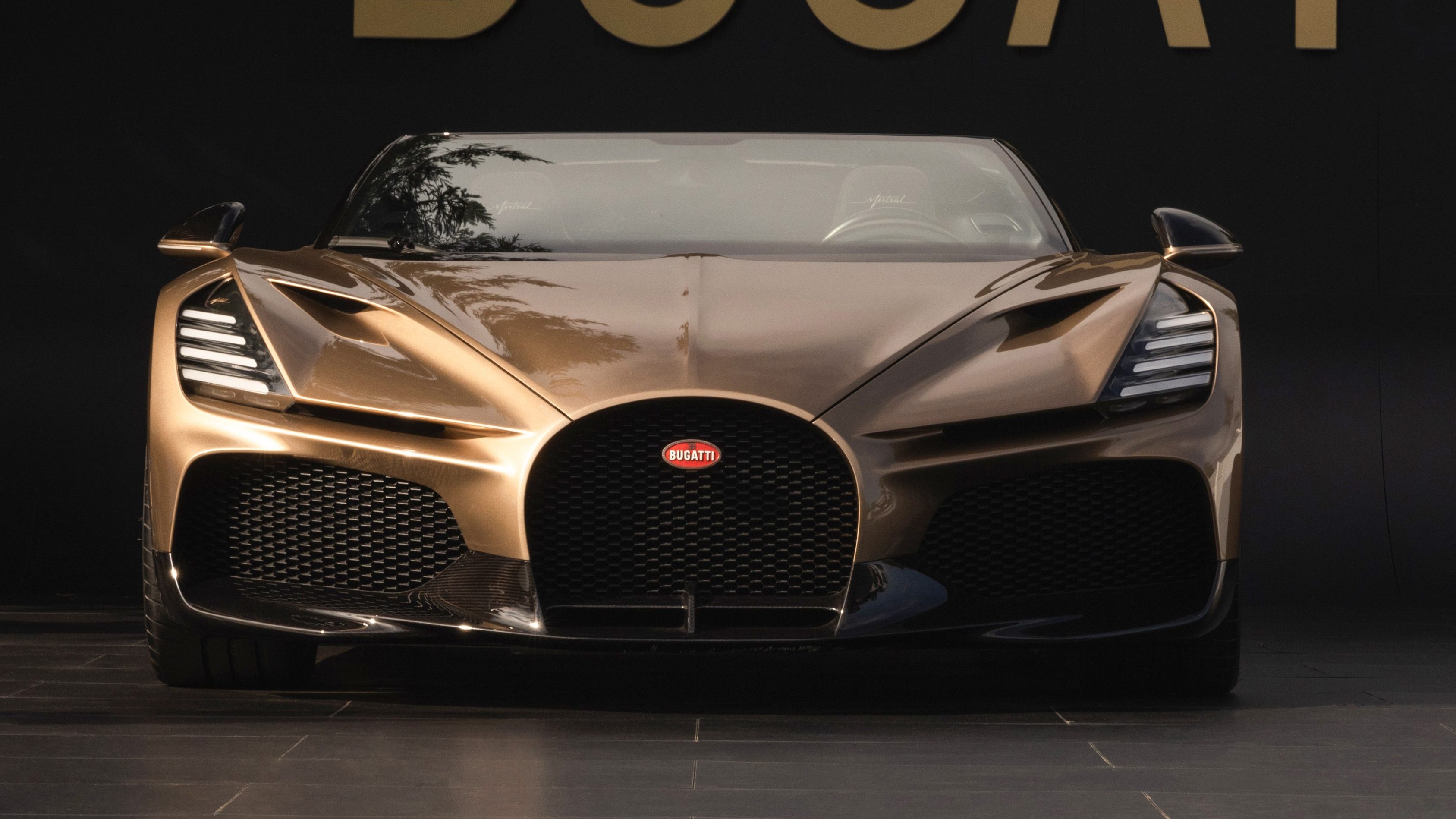 Único Bugatti Mistral de ouro com 1.600 cv pode vir ao Brasil em breve
