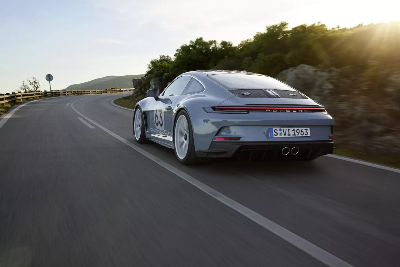 Porsche 911 S/T 2024 é um GT3 RS com visual discreto e câmbio manual ...