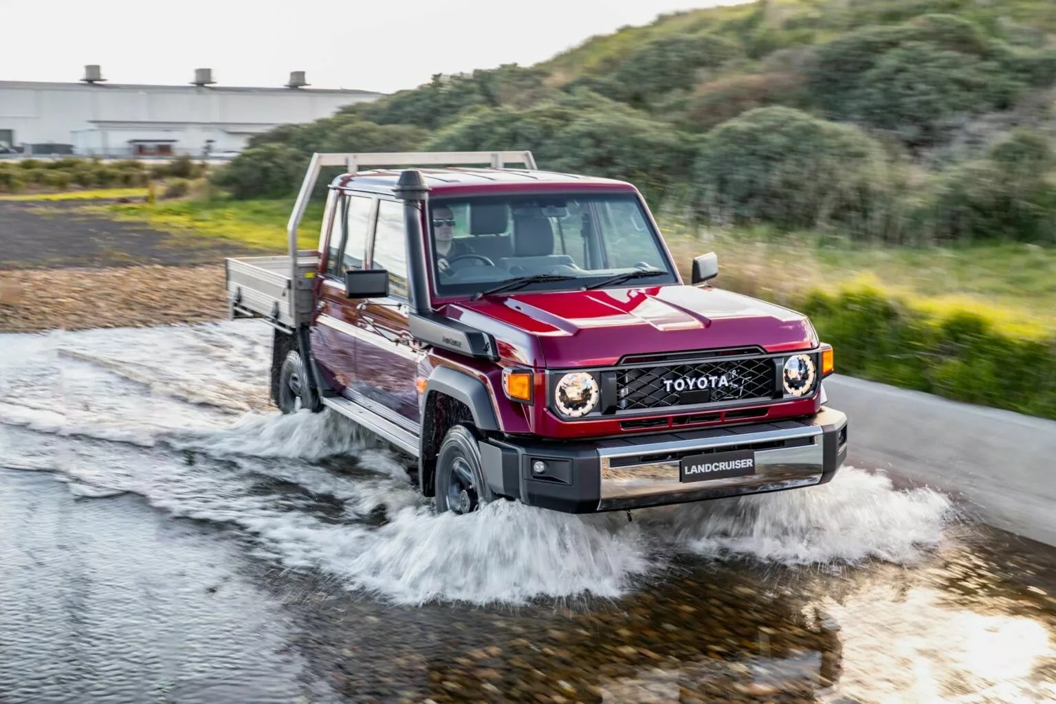 Aos 40 anos, Toyota Land Cruiser ganha tecnologias de segurança do