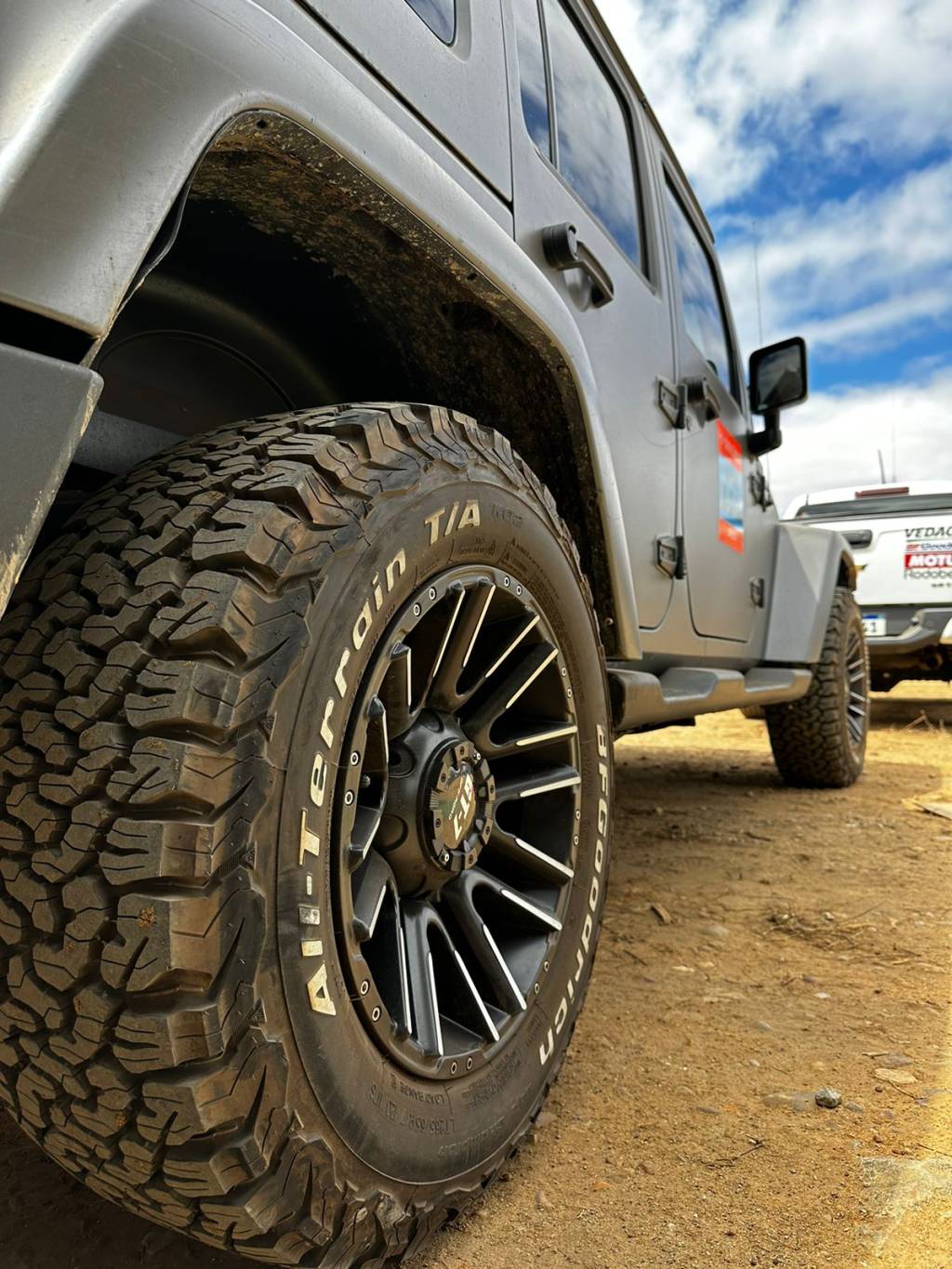 FGoodrich possui opções de pneus especialmente voltados para uso na areia, no barro e em terrenos mais duros