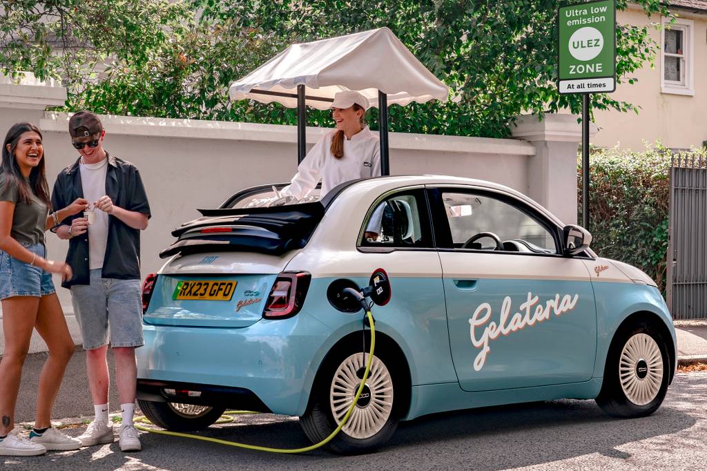 Fiat 500e vira carrinho de sorvete para “salvar” verão dos britânicos