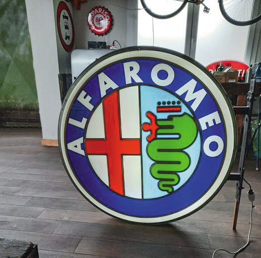 Luninoso Alfa Romeo Luninoso Alfa Romeo