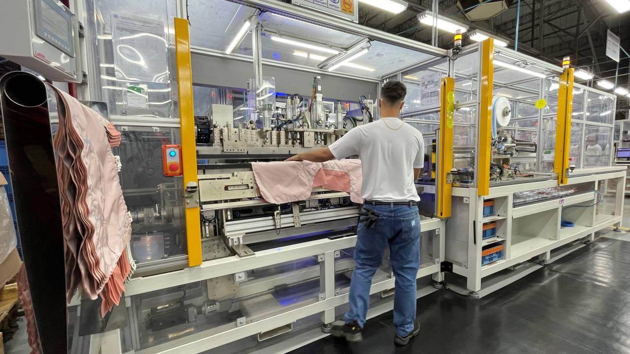 Linha de fabricação de airbags de cortina em Limeira (SP)