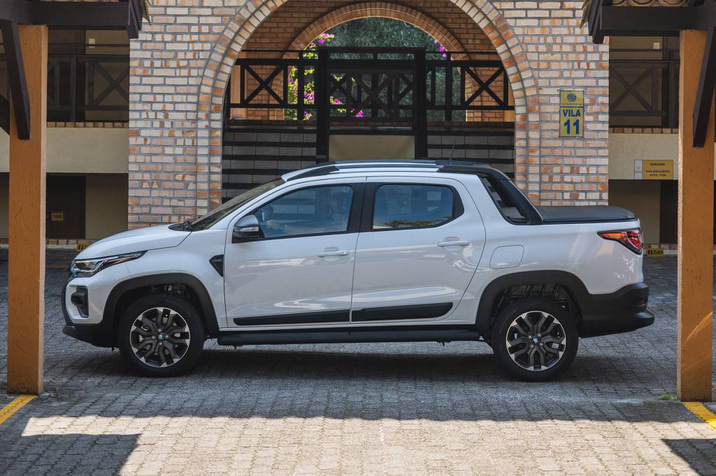 Fiat Strada turbinada tem preço estratégico: bem entre as Chevrolet Montana manuais e automáticas