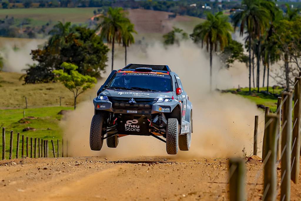 Mitsubishi L200 Triton Sport Racing