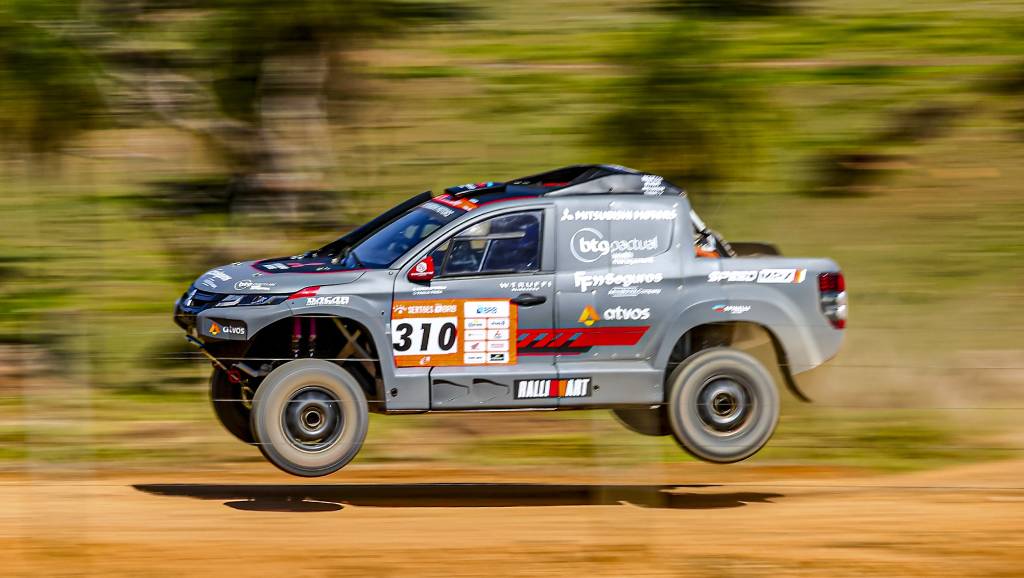 Mitsubishi L200 Triton Sport Racing