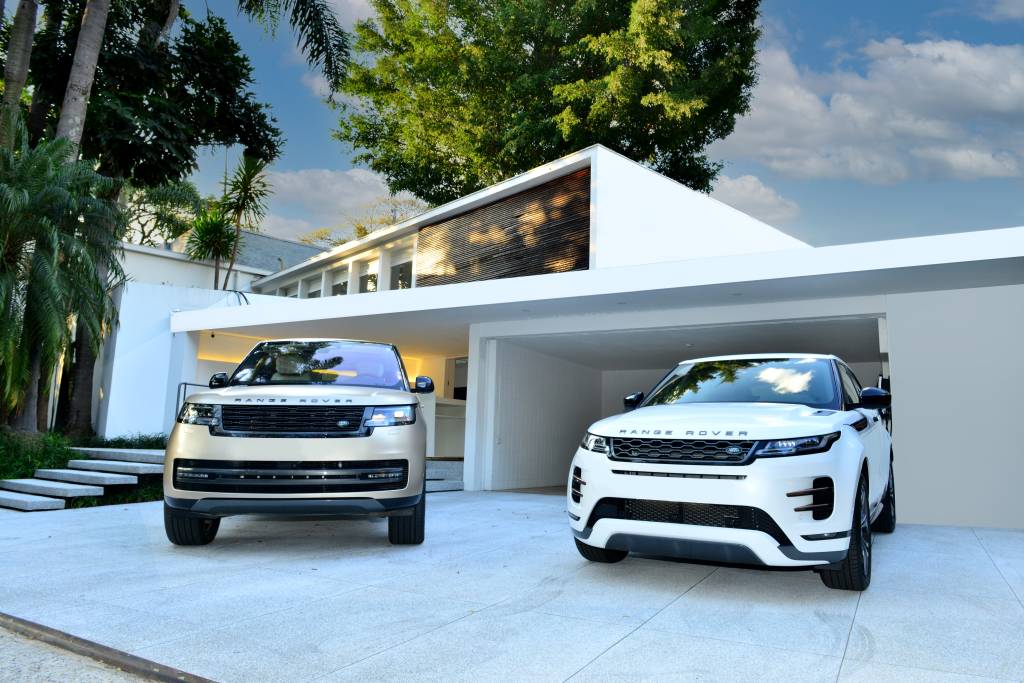 RangeRoverHouse3_fernandafreixosa_Entrada com Range Rover e Range Rover Evoque