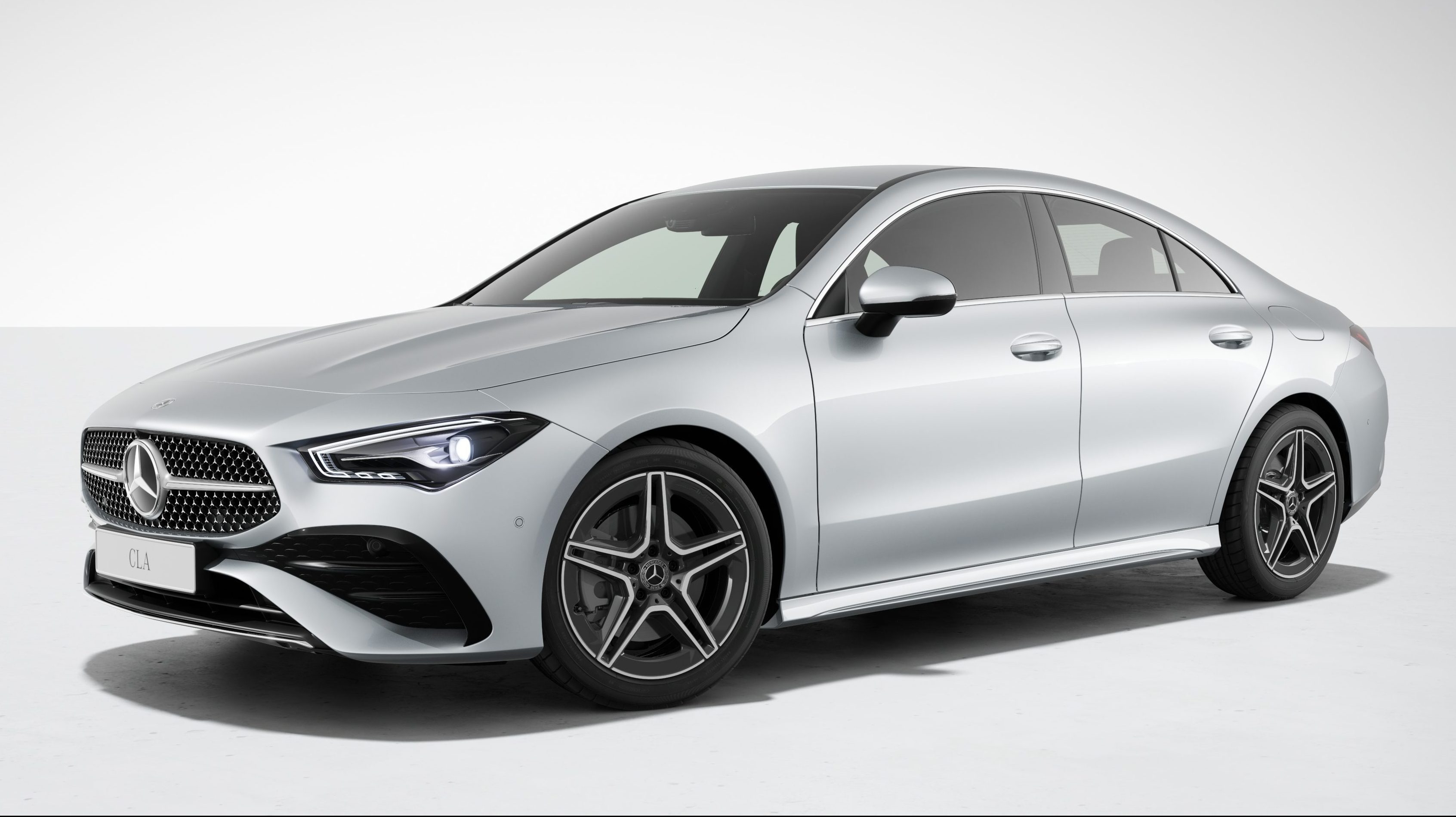 Novo Mercedes CLA vem ao Brasil em duas versões e parte dos R$ 346.900